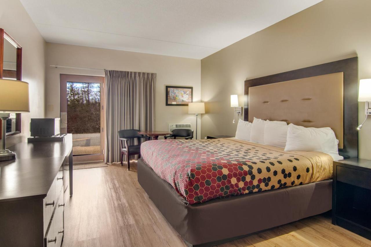 Econo Lodge Cadillac By Choice Exterior foto