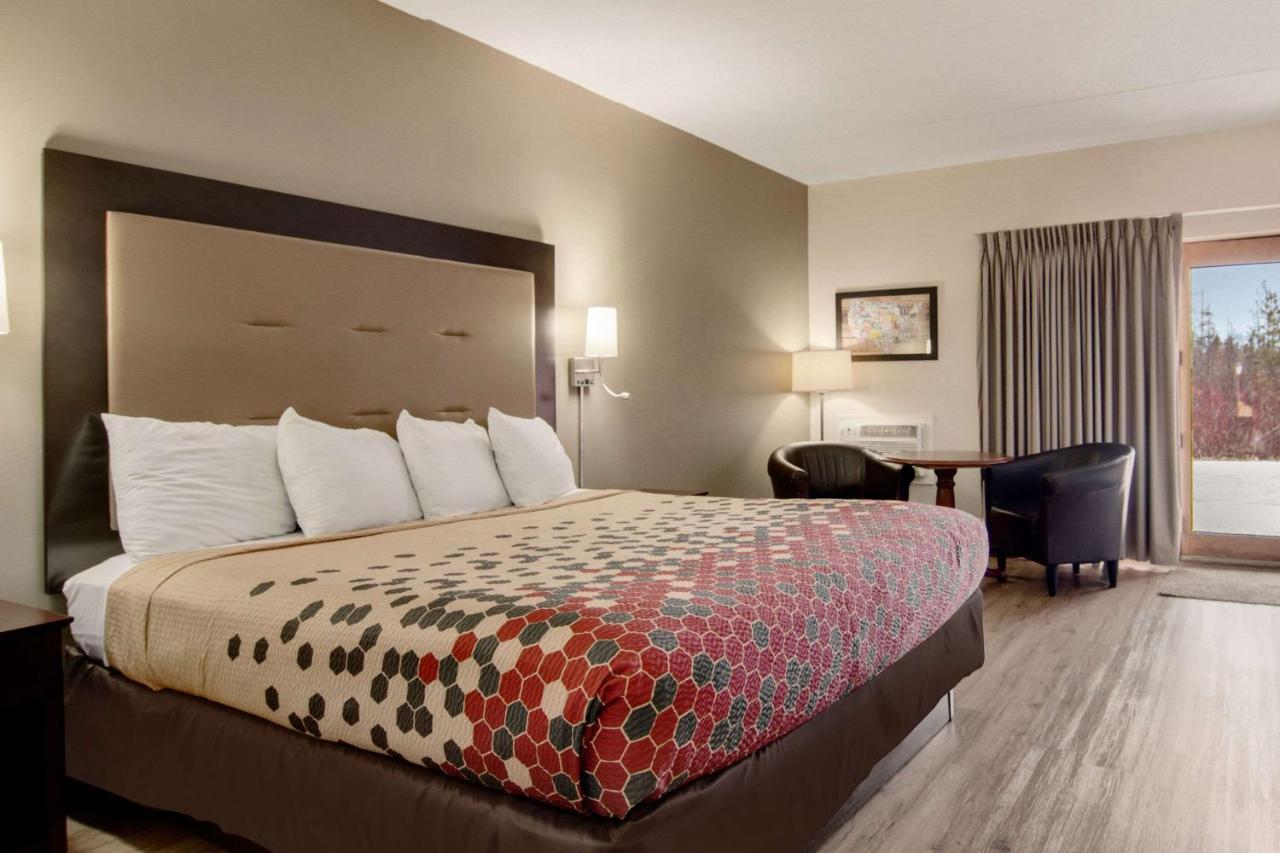Econo Lodge Cadillac By Choice Exterior foto