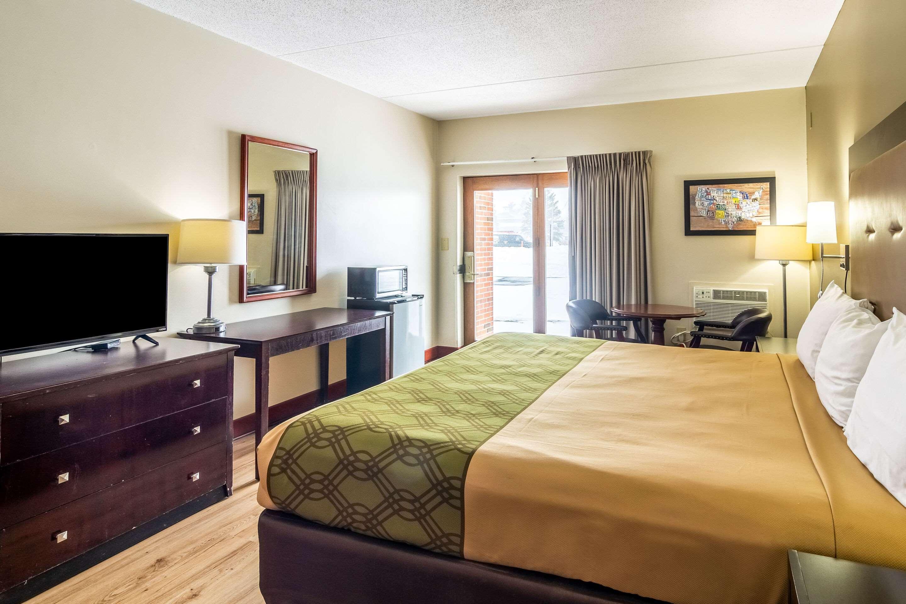 Econo Lodge Cadillac By Choice Exterior foto