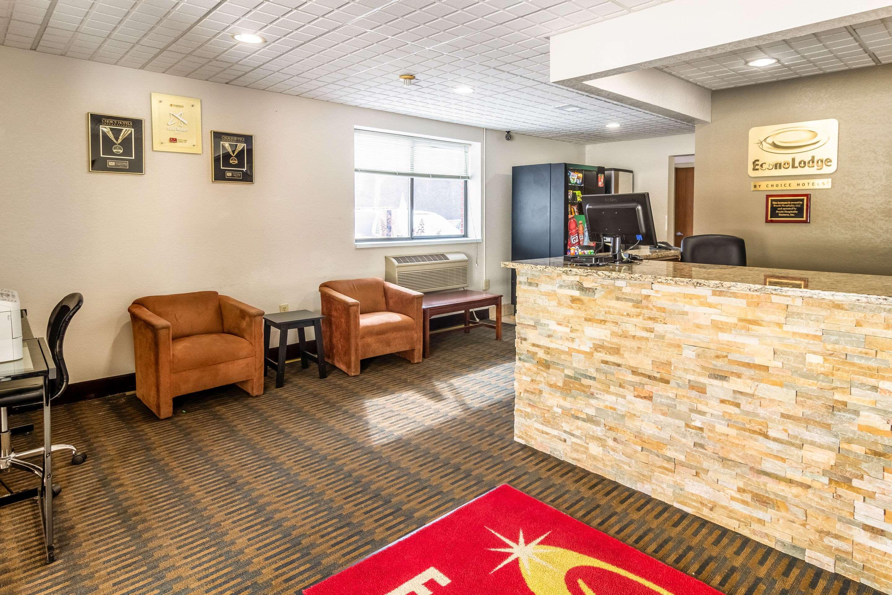 Econo Lodge Cadillac By Choice Exterior foto